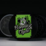Bonnie and Clyde Cannabis Grinder Schwarz